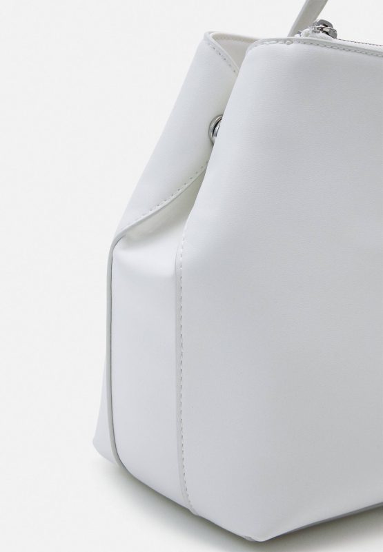 Bolso CK Must Tote MD Calvin Klein Blanco K60K611929YAF - Imagen 5